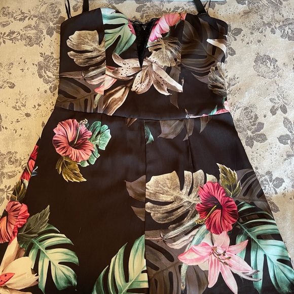 Guess romper - Picture 1 of 2